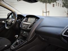 https://www.feria.autoroyal.es/media/com_expautospro/images/big/turismos_todo_terrenos_y_furgonetas_ford_focus_6509d95d55bb0.JPG