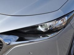 https://www.feria.autoroyal.es/media/com_expautospro/images/big/turismos_todo_terrenos_y_furgonetas_mazda_mazda3_65e9aeae9551f.JPG