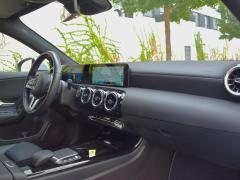 https://www.feria.autoroyal.es/media/com_expautospro/images/big/turismos_todo_terrenos_y_furgonetas_mercedes_a_180_6a900ca82cd31.JPG
