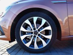 https://www.feria.autoroyal.es/media/com_expautospro/images/big/turismos_todo_terrenos_y_furgonetas_renault_megane_69c18a585302d.JPG