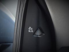 https://www.feria.autoroyal.es/media/com_expautospro/images/big/turismos_todo_terrenos_y_furgonetas_volvo_v40_645935d20d23f.JPG