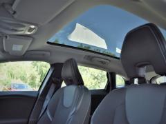 https://www.feria.autoroyal.es/media/com_expautospro/images/big/turismos_todo_terrenos_y_furgonetas_volvo_v40_645935db79a17.JPG